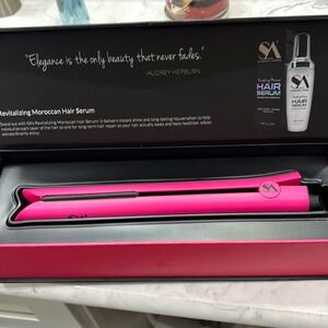 New in box 
Gold Collection Straight Ahead Flat iron 
1 inch